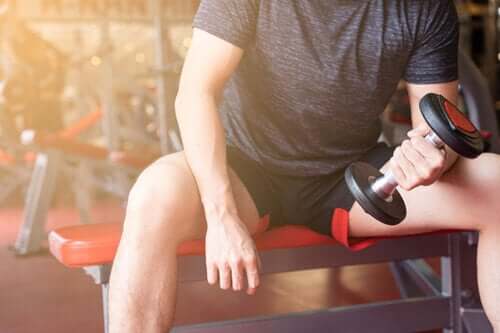 Entraînement avec des poids à jeun : avantages et inconvénients