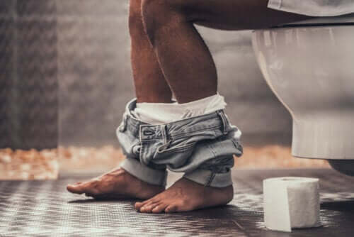 Un urologue de renom recommande aux hommes d'uriner assis, pourquoi ?