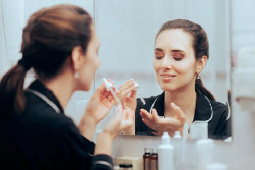 "Retinol sandwiching" : les premiers pas pour appliquer le rétinol en toute sécurité