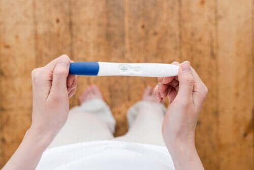 Pourquoi beaucoup de femmes attendent 3 mois pour annoncer leur grossesse ? Les risques du premier trimestre