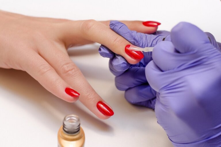 Top coat pour ongles : action et utilité