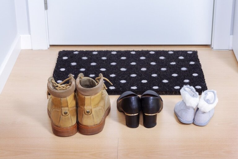 Pourquoi retirer vos chaussures en entrant dans la maison?