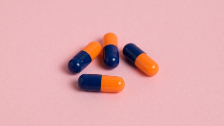 Supplément hormonal DHEA : avantages et risques pour la santé