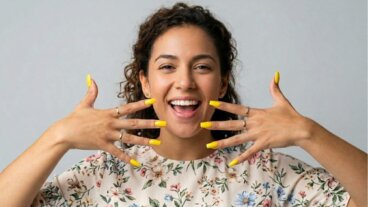 Des mains lumineuses cet été : 10 vernis à ongles jaunes tendance