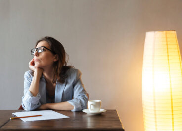 Tu imagines des conversations avant même de les avoir ? Ce que cela révèle sur toi