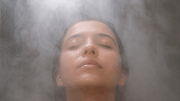 Le teint terne au réveil ? La vapeur de la douche peut t'aider