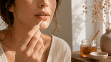 Lèvres sèches et miel : une utilisation ponctuelle qui peut adoucir sans causer de gêne