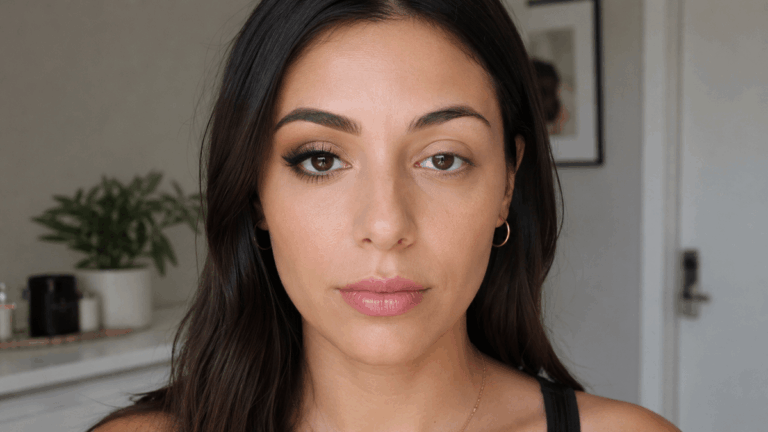 Maquillage pour les paupières tombantes : le guide étape par étape pour agrandir le regard