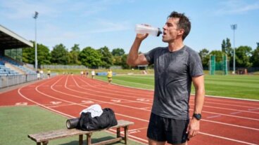 Ni boisson protéinée à consommer immédiatement, ni rituel compliqué : comment récupérer après l'entraînement