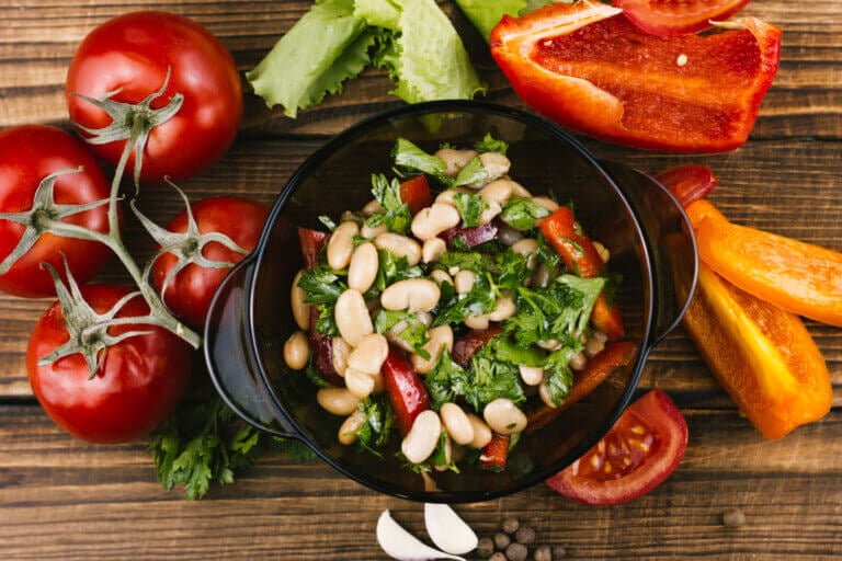 La combinaison express la plus onctueuse, la plus saine et la plus légère. Un petit sauté rapide d’ail et de légumes verts suffit à rehausser le goût de vos haricots blancs en conserve.