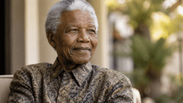 Nelson Mandela : « La plus grande gloire n’est pas de ne jamais tomber, mais de toujours se relever. »