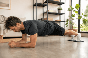 Planches avec chaussettes : 3 exercices pour faire travailler davantage les abdominaux