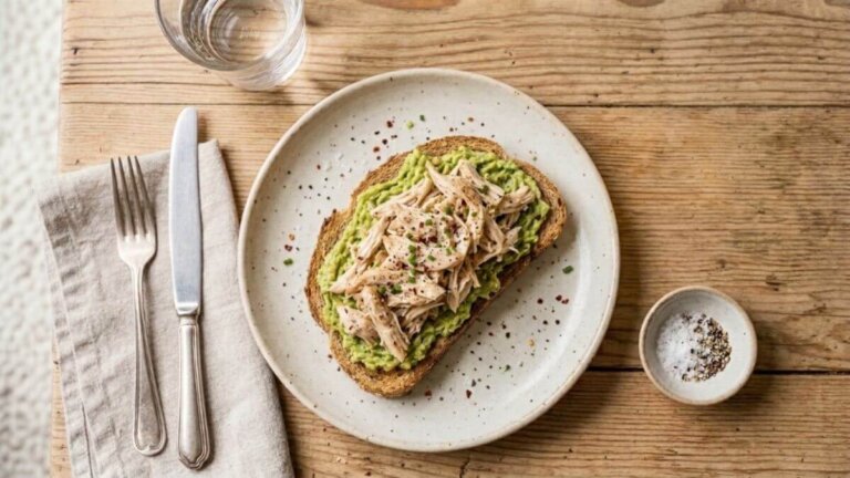 Dîner d'une tartine à l'avocat sans avoir faim : 4 combinaisons simples