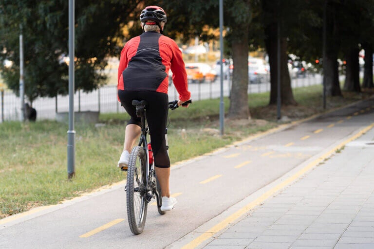 Transformez vos trajets quotidiens en quelques minutes d’activité physique réelle. Une alternative durable qui renforce vos membres inférieurs tout en vous déplaçant en ville.