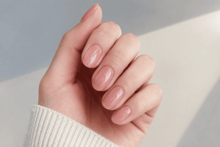 Un voile qui unifie la surface et met en valeur la nuance naturelle de votre peau avec une élégance maximale.