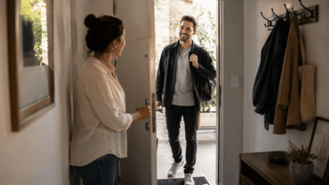 Une visite inattendue à la maison : 6 conseils pour l'accueillir sans perdre son sang-froid