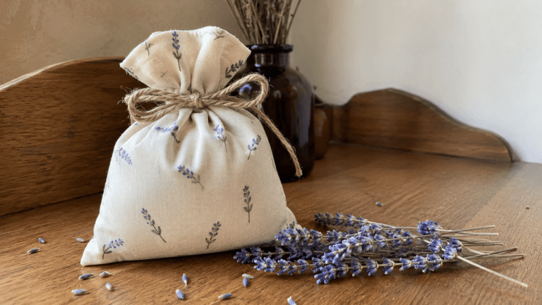 Comment fabriquer un sachet de lavande qui parfume votre oreiller et rend vos nuits plus douces