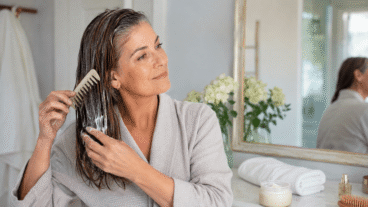 Les cheveux à la ménopause : 7 conseils pour les renforcer et leur donner plus de volume