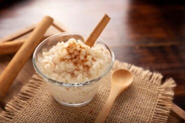 Un riz au lait plus onctueux : l'astuce consistant à faire cuire le riz dans l'eau au préalable